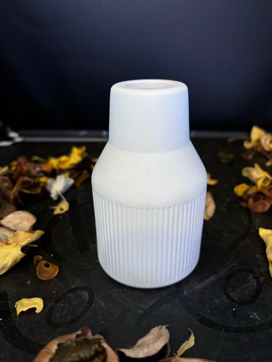 Blumenvase Glatt mit geriffeltem Bauch